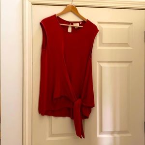 Sleeveless tunic top.